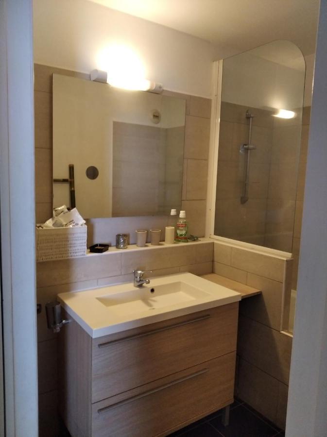 Bel Appartement Avec Terrasse Proche Des Plages Saint-Gilles-les Bains Eksteriør bilde